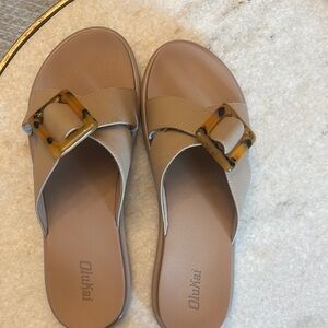 OluKai Tan Sandals Minimalist Leather Design